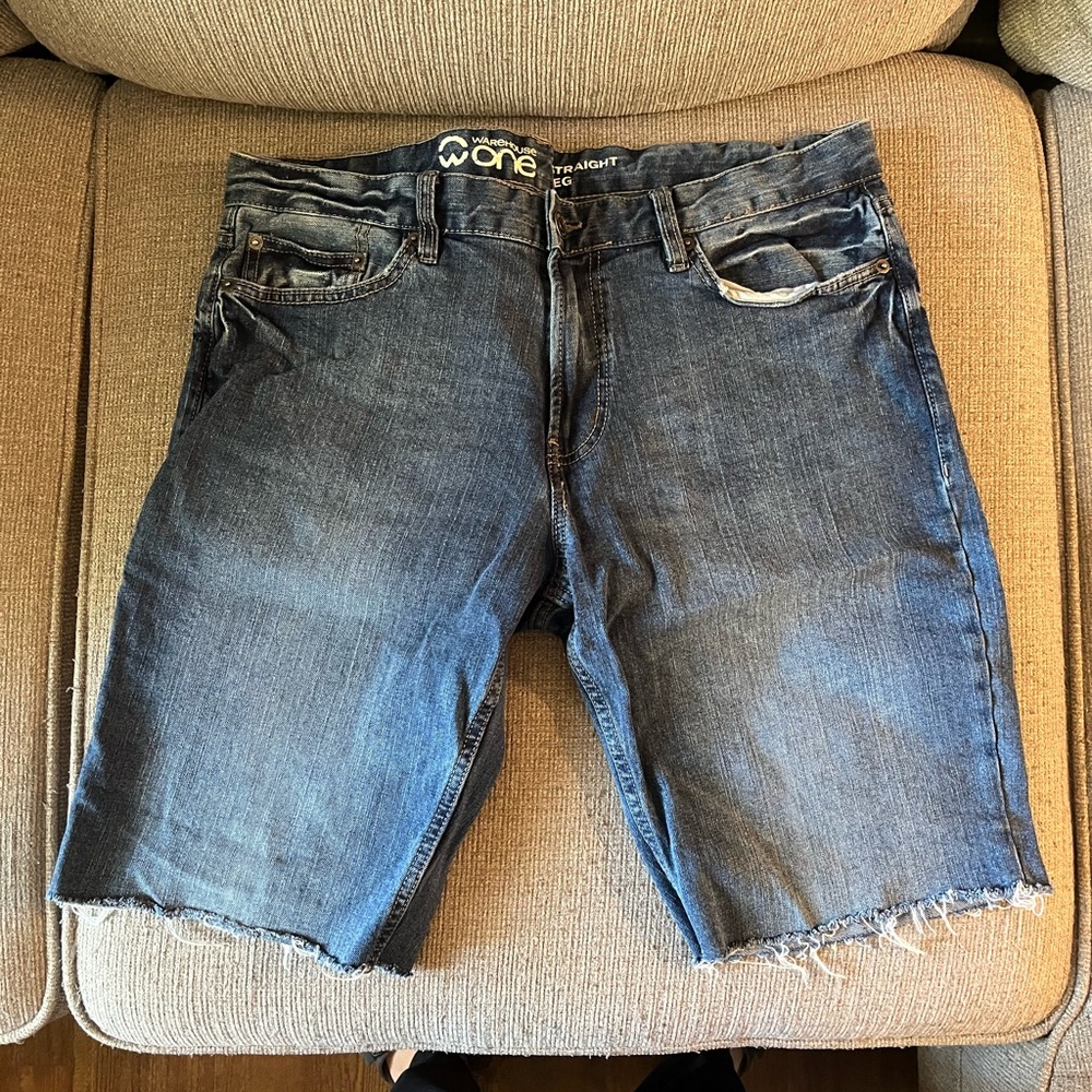 *LOT 3 pairs Men’s jeans from Warehouse One*